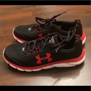 Under Armour 8.5 Charged Assert Shoes